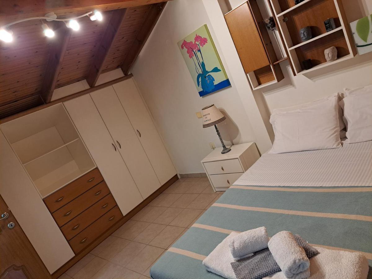 Attic Apartment Nea Moudania Bagian luar foto