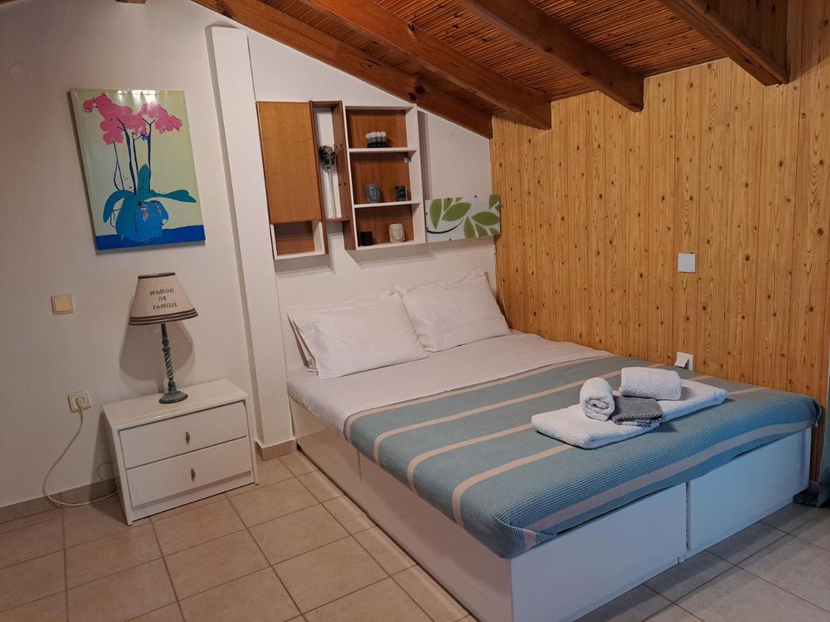 Attic Apartment Nea Moudania Bagian luar foto